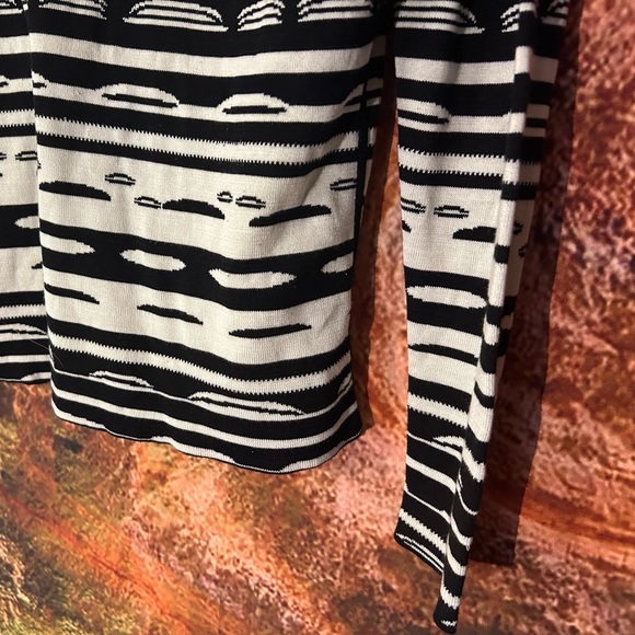 Silk blend Black & White pull-over sweater by Carlisle - Picture 4 of 7